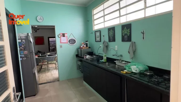 Imagem Casa à Venda em Ribeirão Preto-SP, Jardim Sumaré: 4 Quartos, 2 Suítes, 2 Salas, 4 Banheiros, 4 Vagas, 290m². Encontre seu novo lar!