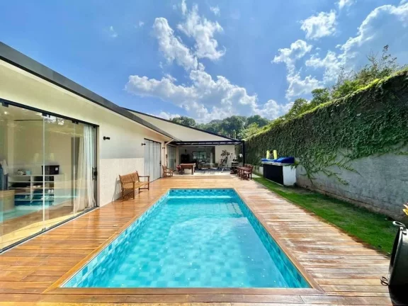 Imagem Nova, TÉRREA c/ piscina, em rua fechada no Miolo da Granja!