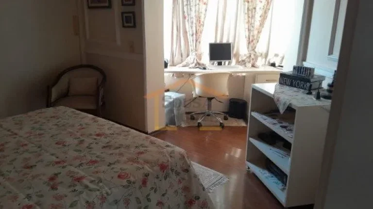Imagem Apartamento de 300 m² (originalmente 273 m² na escritura), sendo um apartamento por andar. Possui ...