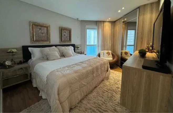 Imagem Apartamento mobiliado com 4 suítes e 4 vagas de garagem na Av. Atlântica em Balneário Camboriú