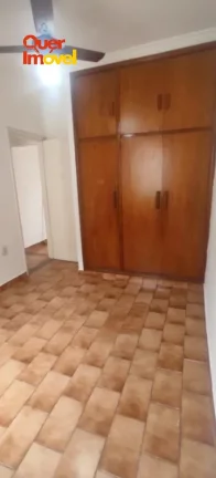 Imagem Imóvel à venda no bairro Independência em Ribeirão Preto-SP: Casa com 3 quartos, 1 suíte, 2 salas, 2 banheiros, 2 vagas e 172m²! Confira na Quer Imóvel Negócios Imobiliários!