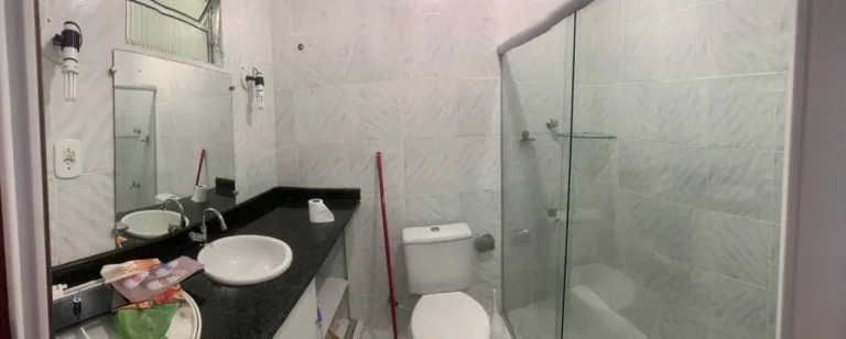 Imagem Casa à venda no Bairro Ponto Novo - Espaçosa 4/4 com suíte e 250 vagas de garagem!