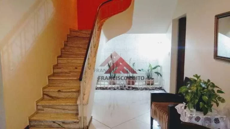 Imagem Casa com 6 dormitórios à venda, 260 m² por R$ 1.160.000 - Pe Pequeno - Niterói/RJ