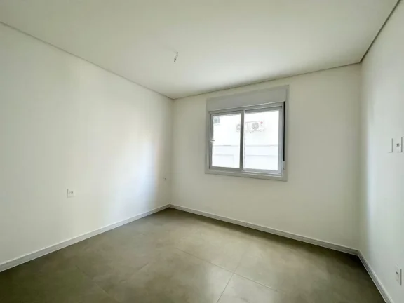 Imagem Casa 4 Dormitórios - Bairro Navegantes
