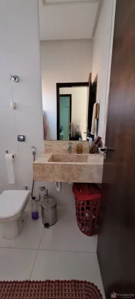 Imagem Casa de Esquina à Venda no Bairro Barreiro – Patos de Minas/MG | 3 Quartos (1 Suíte com Closet), 240m² de Terreno | Aceita Permuta