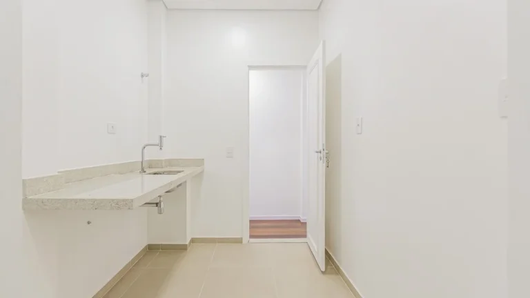Imagem Apartamento 139M², 2Q, 1 Banheiro, 1 Vaga, Varanda, Armários.