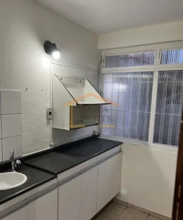 Imagem Sobrado amplo com 2 dormitórios com armários, 2 banheiros, sala com ar-condicionado, cozinha grand...