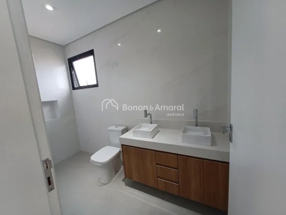 Imagem Esta linda residência combina elegância e conforto em um projeto com ambientes integrados e acabam...