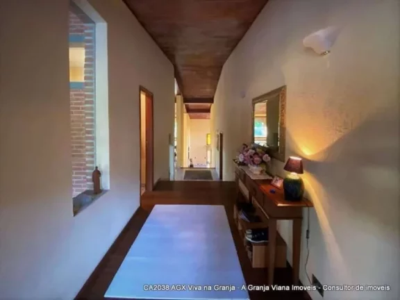 Imagem Chác. Vale do Rio Cotia - 2.650 m² de terreno! 4d(2sts). Linda c/ lareira, adega, piscina e gourmet. Ótima edícula!