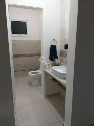 Imagem Casa com ótimo acabamento e decoração.