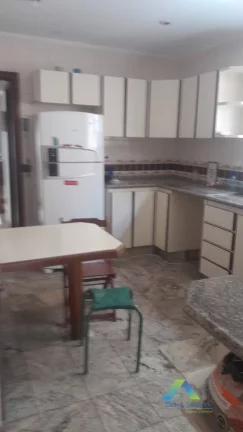 Imagem Casa para venda com 2 dormitórios, 1 suíte e 2 banheiros na Vila das Mercês!!