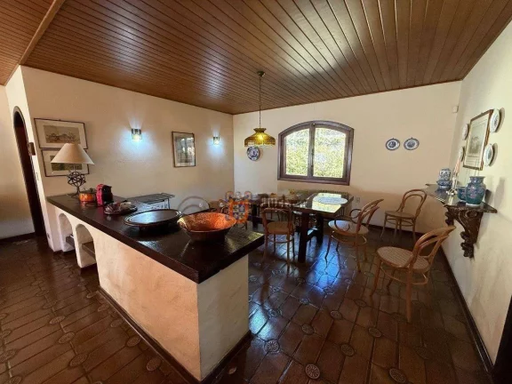 Imagem Casa com 4 dormitórios à venda, 267 m² por R$ 1.500.000,00 - Jd do Embaixador - Campos do Jordão/SP