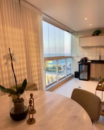 Imagem Com vista eterna para o mar, esse lindo apartamento está completamente montado e decorado com extremo requinte.