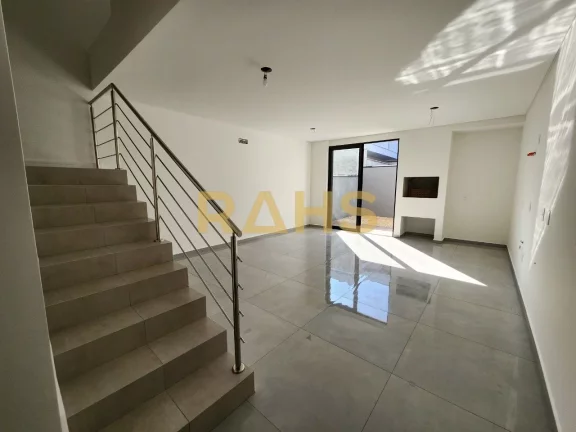 Imagem Lindo Sobrado Geminado Novo em ótimo local no bairro Saguaçu, perto do Colégio Católica Machado ...