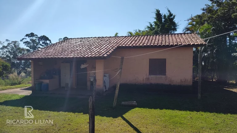 Imagem Oásis de Encanto em Atibaia: Chácara com Casa Aconchegante e Potencial Incrível!