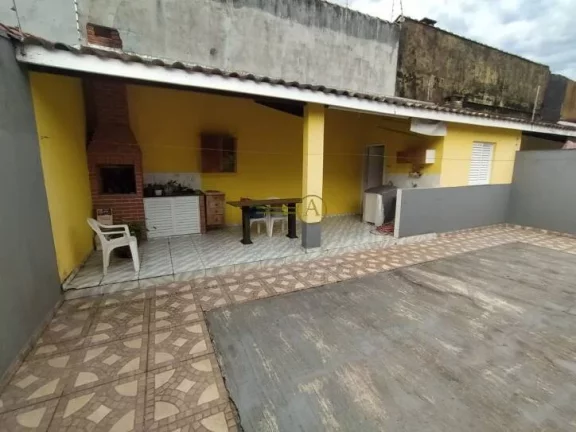 Imagem Casa térrea à venda em Peruíbe/SP Localizado à 880m da praia 3 dormitórios