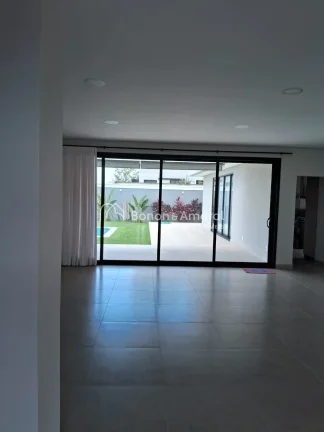 Imagem Essa casa reúne todos os requisitos para você que quer morar com conforto e segurança!
Condomíni...