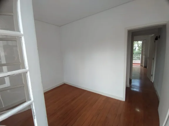 Imagem Casa Jardim Europa - 126M², 2 Dorms, 1 Vaga, Varanda, Armários.