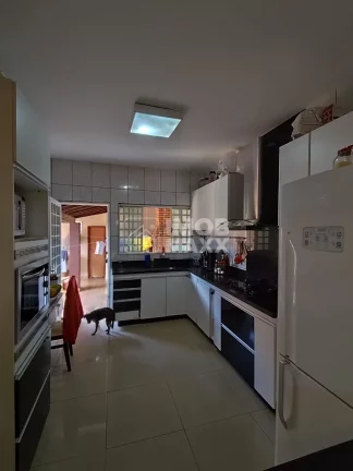 Imagem Casa de condomínio em Sobradinho, Brasília: 257m², 4 suítes, 4 quartos, à venda por R$880.000. Oportunidade!
