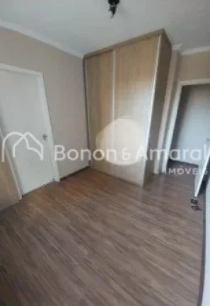 Imagem Amplo living para 2 ambientes com piso laminado, 2 dormitórios ricos em armários, sendo 1 suíte, ...