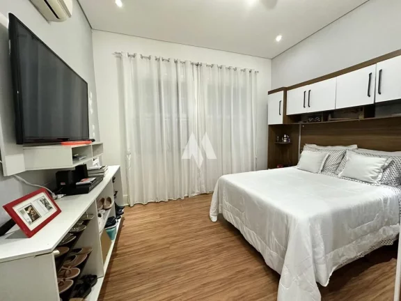 Imagem Casa bem localizada á venda em Santos