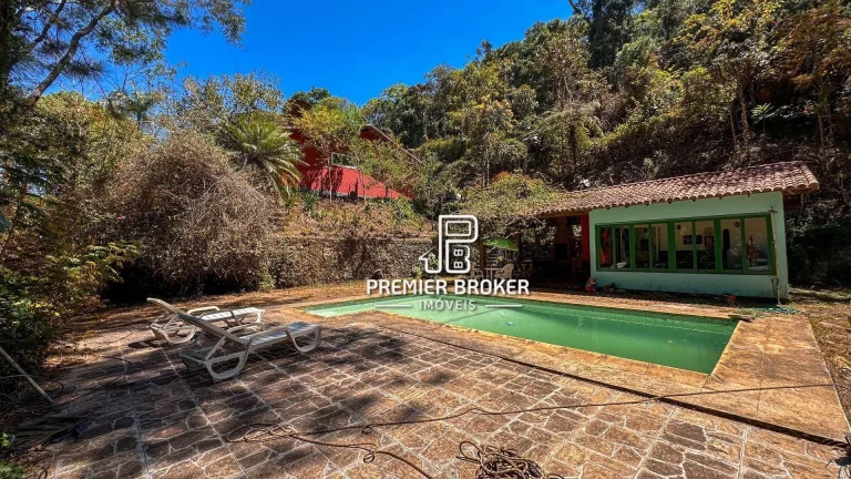 Imagem Casa com 4 dormitórios à venda, 230 m² por R$ 690.000,00 - Zona Rural - Teresópolis/RJ