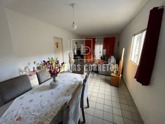 Imagem Ampla Casa com 3 Quartos e Suíte - Perfeita para Sua Família!