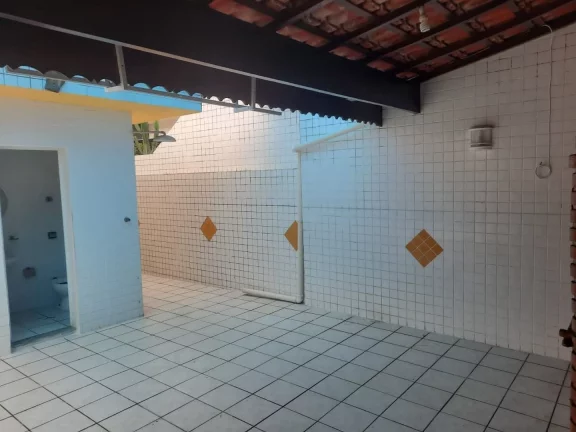 Imagem Aluguel de Casa de Luxo em Praia Grande-SP, Bairro Tupi: 3 Quartos, 2 Suítes, 3 Banheiros, 3 Vagas, 100m². Venha Conferir!