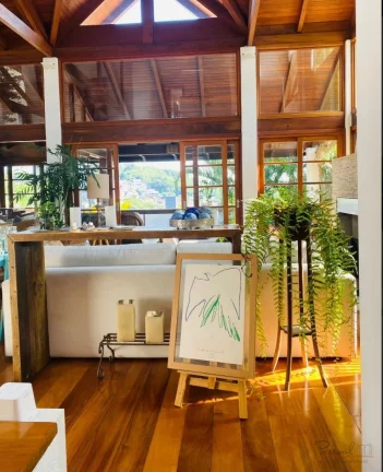 Imagem Essa casa incrível, tem uma identidade única, extremamente elegante, com muita luz e ventilação ...
