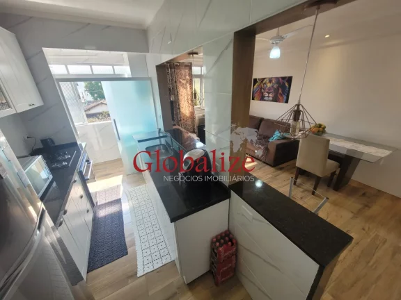 Imagem APARTAMENTO 02 DORMITÓRIOS, R$415.000,00, TODO REFORMADO, COZINHA AMERICANA, PRÓXIMO À PRAIA, 01 VAGA DE GARAGEM SUFICIENTE
