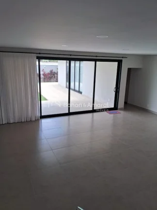Imagem Essa casa reúne todos os requisitos para você que quer morar com conforto e segurança!
Condomíni...