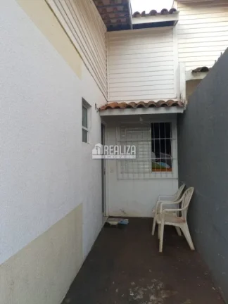 Imagem Casa à venda no Condomínio Moradas, no bairro Recreio dos Bandeirantes, Uberaba - 3 dormitórios, portaria 24 hrs