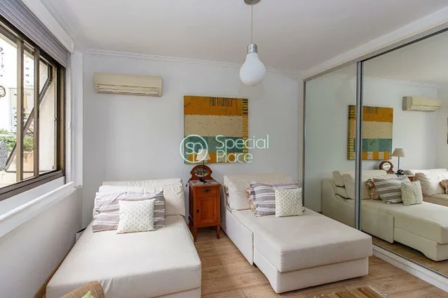 Imagem Belíssimo apartamento com 264 m² de área privativa, living com pé direito duplo, lareira, mezani...