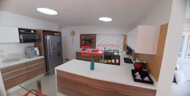 Imagem Casa com 4 dormitórios à venda, 300 m² por R$ 1.700.000 - Ferradura - Armação dos Búzios/RJ
