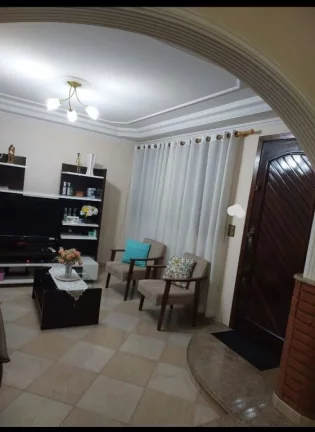 Imagem Sobrado com 3 dormitórios à venda, 191 m² por R$ 640.000,00 - Vila Maria de Maggi - Suzano/SP