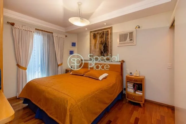 Imagem Cobertura duplex com lazer privativo, piso superior com ares de casa, possui um living amplo para tr...