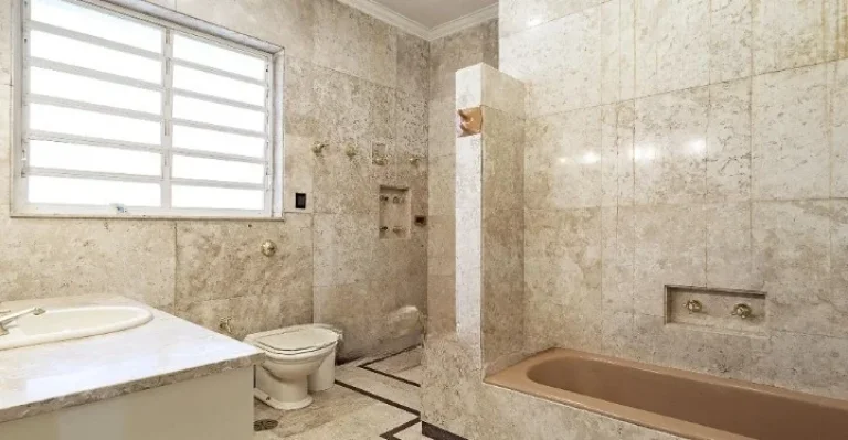 Imagem Casa Jardim América - 630M² 4 Dorms, 1 Suíte, 2 Salas, 6 Vagas, Dependência de Serviço Completa, Academia, Área Gourmet, Jardim.