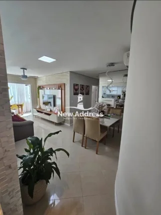 Imagem Apartamento Sol da Manhã reformado a poucos passos da praia de Itapoã, 96 m², 2 quartos com suíte, varanda gigante e 2 vagas em prédio de alto padrão.