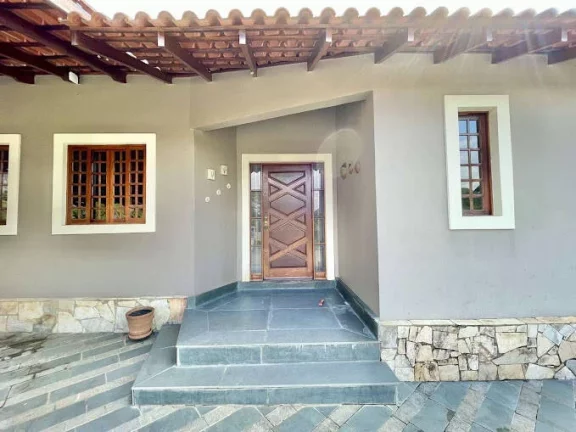 Imagem Cond Chácar dos Lagos - Térrea 3 suítes, anexo gourmet, piscina e pomar!