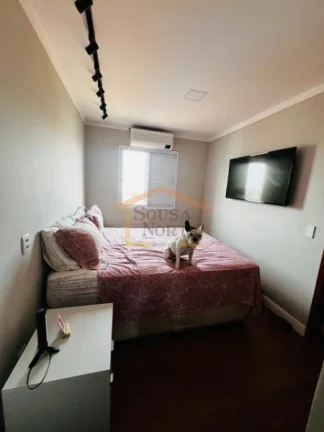 Imagem Casa em condomínio com 2 dormitórios, sendo 1 com closet, sala integrada à cozinha americana, esc...