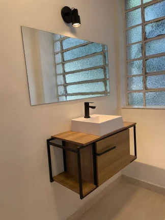 Imagem Apartamento 50M², 1Q, Cozinha, 1 Banheiro, Recém Reformado, Cozinha Americana Toda em Porcelanato, Pé Direito Alto, Janelões.
