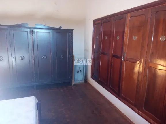 Imagem Vende-se casa de alto padrão com dois pavimentos no Centro de Igarapava/SP
