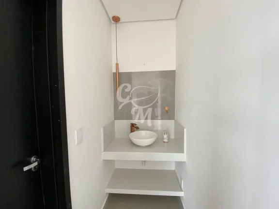 Imagem Casa em Condomínio com Lazer e Lago