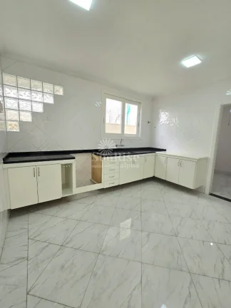 Imagem Casa a venda - Alphaville 11 | 4 quartos - 4 vagas - 373m² AC - 435m² AT | R$2.990.000