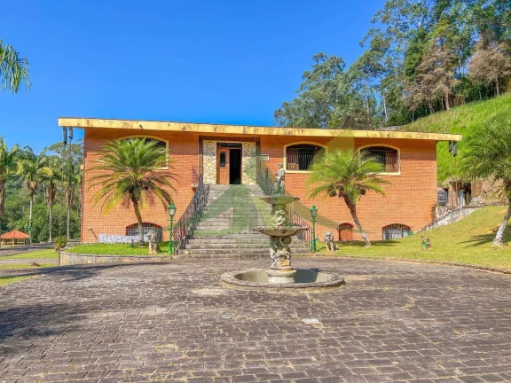 Sítio Histórico de Luxo em Nazaré Paulista: 10 Minutos de Guarulhos
