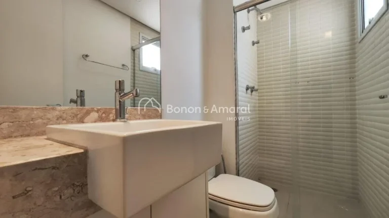 Imagem Lindo apartamento em andar alto, com sol da manhã e uma vista privilegiada. Originalmente com três...