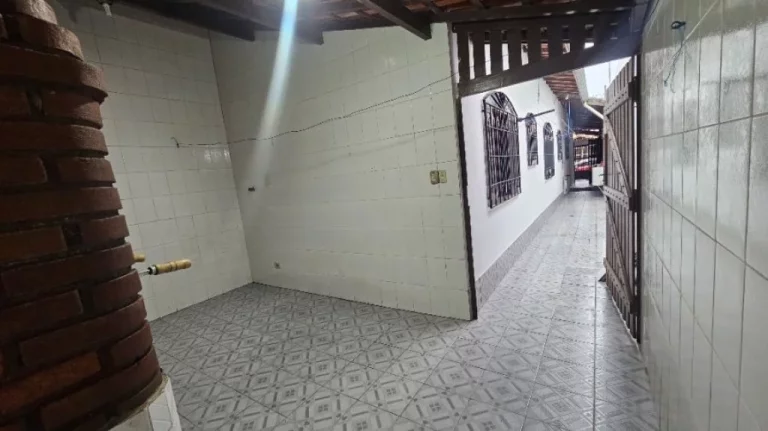 Imagem ? Viva o seu sonho à beira-mar! Imagine morar em uma casa onde o conforto, a praticidade e a localização se unem para oferecer qualidade de vida todos os dias. Essa é a proposta desta belíssima casa geminada, localizada a poucos passos da praia do Maracan