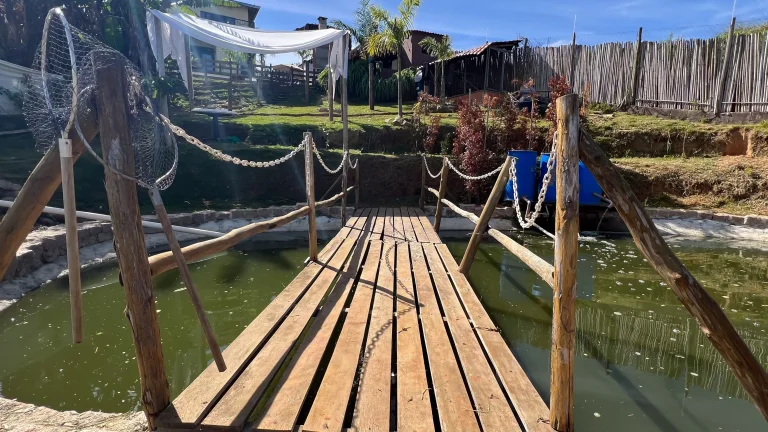Imagem Chácara em Araçoiaba da Serra-SP, Bairro Campo do Meio: 3 Quartos, 2 Suítes, 1 Sala, 4 Banheiros, 2 Vagas, 250m².