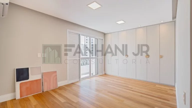 Imagem Venha se encantar com este apartamento de 130m² totalmente reformado, localizado no coração da Vila Nova Conceição. Com 2 quartos, sendo 1 suíte, es