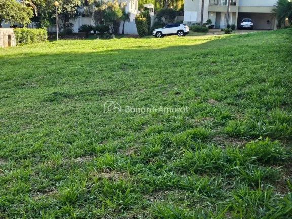 Imagem Oportunidade de negócio!
Terreno de 900 m², sol da manhã, bem localizado no meio da quadra em con...